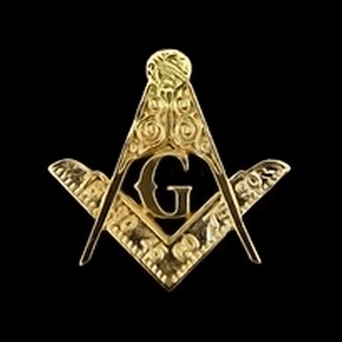 Pin de solapa dorado de Maestro Masón con compás, escuadra y letra G, símbolo del tercer grado en el Rito Escocés
