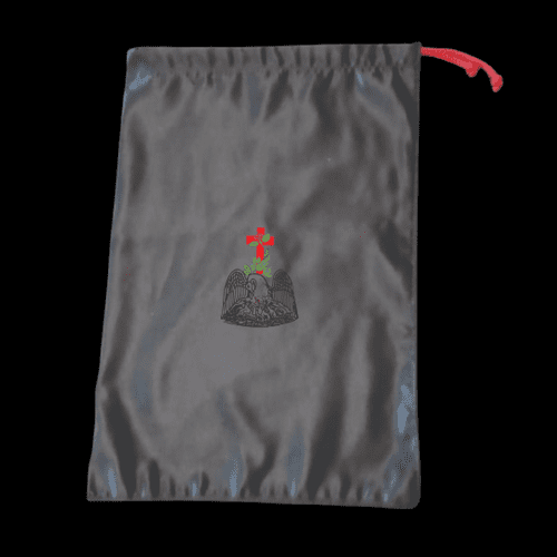 Bolsa satinada para regalia del 18.º Grado – Príncipe Rosacruz (Rose Croix) con símbolo de águila, rosa y cruz.